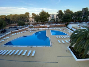 Apartamento 4pax con servicios, piscina y parking.